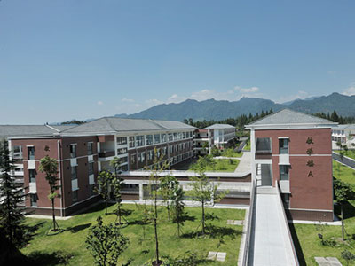 青城山高级中学教学楼