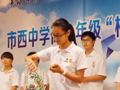 市西中学现有高级教师48人,中级教师37人,初级教师37人.