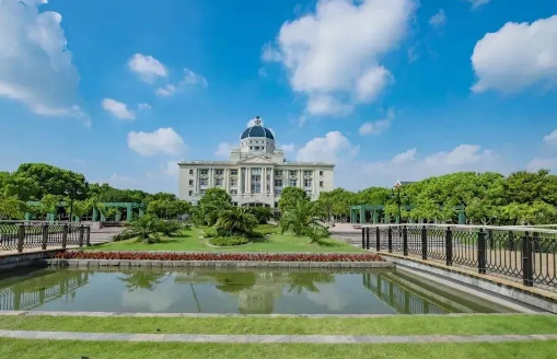 2024年上海外国语大学留学英国兰卡斯特大学2+2本科项目招生简章