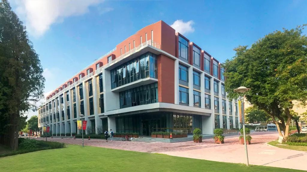 上海公办国际部 VS 民办国际学校，到底怎么选？