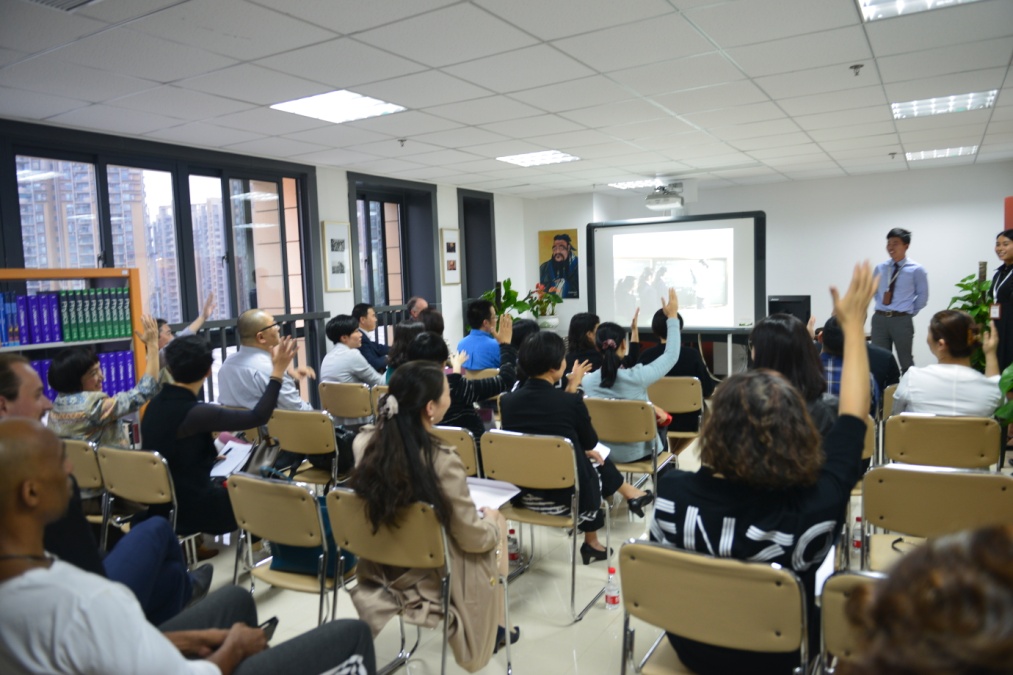 首届新生家长会：如何引导孩子掌握正确的学习方式