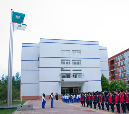 北京清华志清中学国际部一年学费多少？