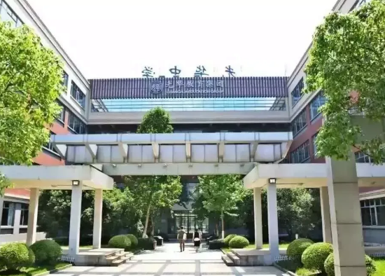 上海光华剑桥招生入学学费一年多少钱?