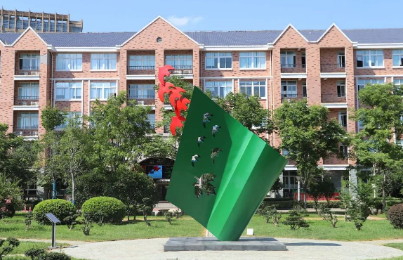 武漢楓葉國際學校國際高中2024-2025學年新學期報到攻略