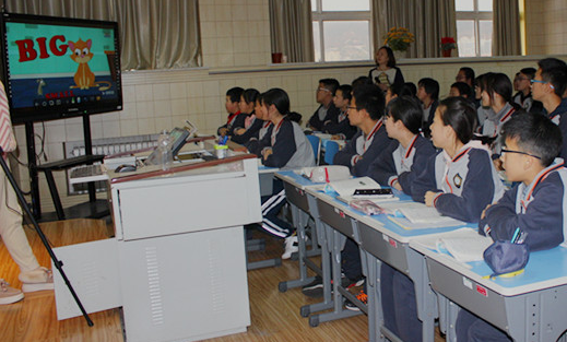 威海环翠国际中学“双师模式”讲活英语课堂