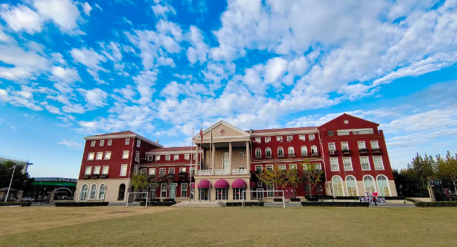 華東師范大學(xué)附屬雙語(yǔ)學(xué)校