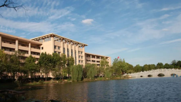 富陽(yáng)中學(xué)國(guó)際部