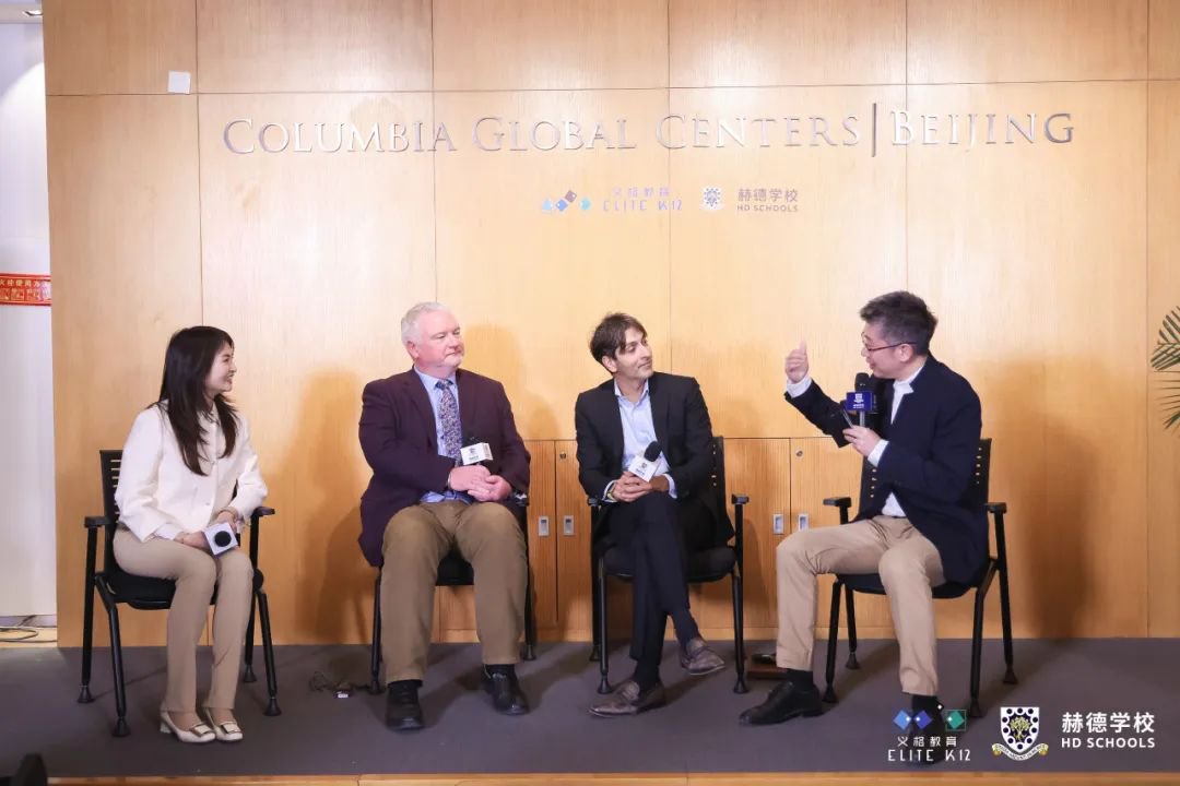 (左起：李恩祐女士、Chris Edwards先生、Karan Khemka先生、本場主持義格教育集團總裁潘佳先生)