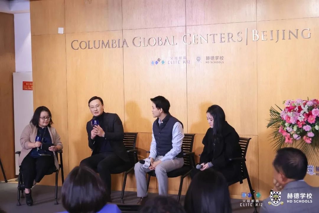 (左起：主持人Toni女士、朱志東先生、Brian Ong先生、葉里依女士)