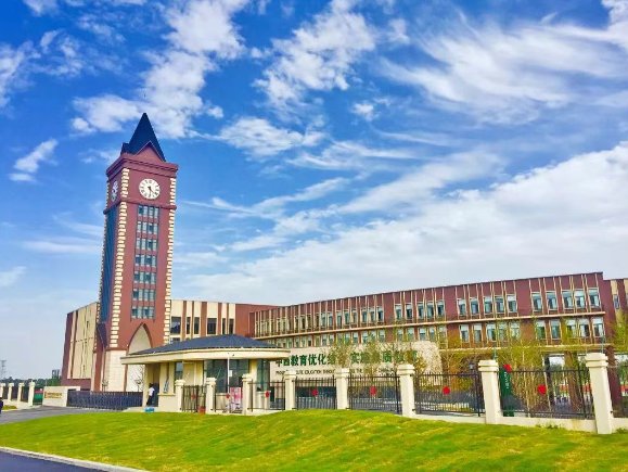 西咸新区空港枫叶学校