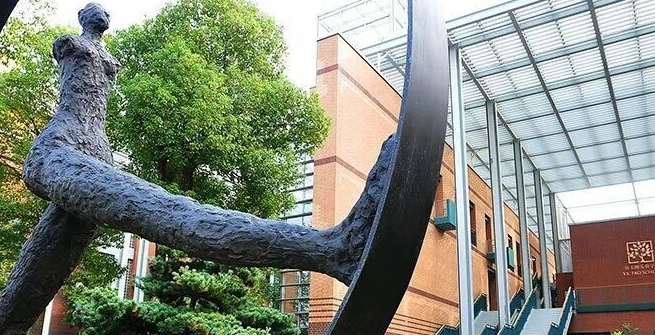 上海包玉刚实验学校