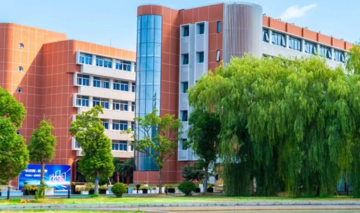 东光明中日国际高中