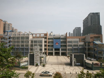 学校大门