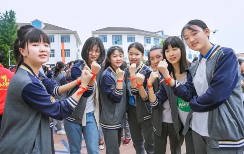 长沙同升湖实验学校21年学费多少?学校有奖金吗?