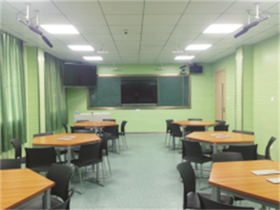 武汉市洪山高级中学国际部教室环境