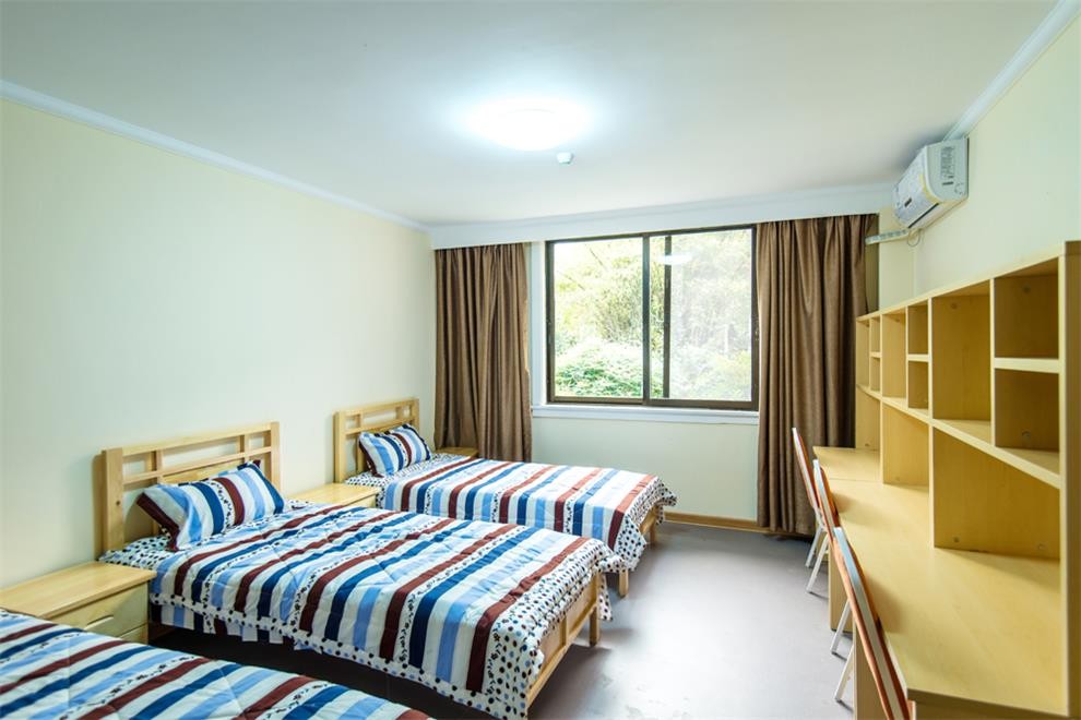 成都西雅美途外国语联合学校