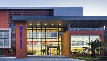 耀华临港高中部