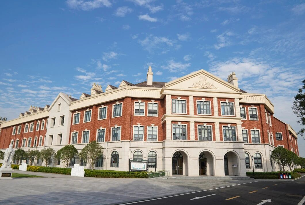 成都墨尔文学校