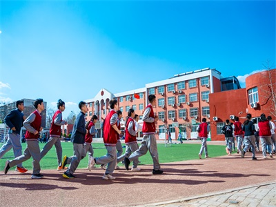 北京市海淀区崛起实验学校校园风采