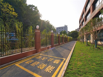 校園環(huán)境