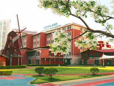 天津华兰国际学校校园风采